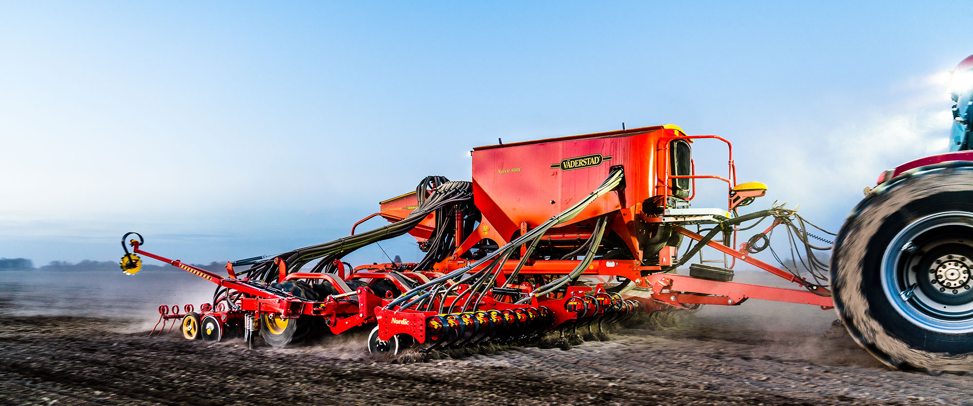 Väderstad seed drill Spirit 800 combi in field